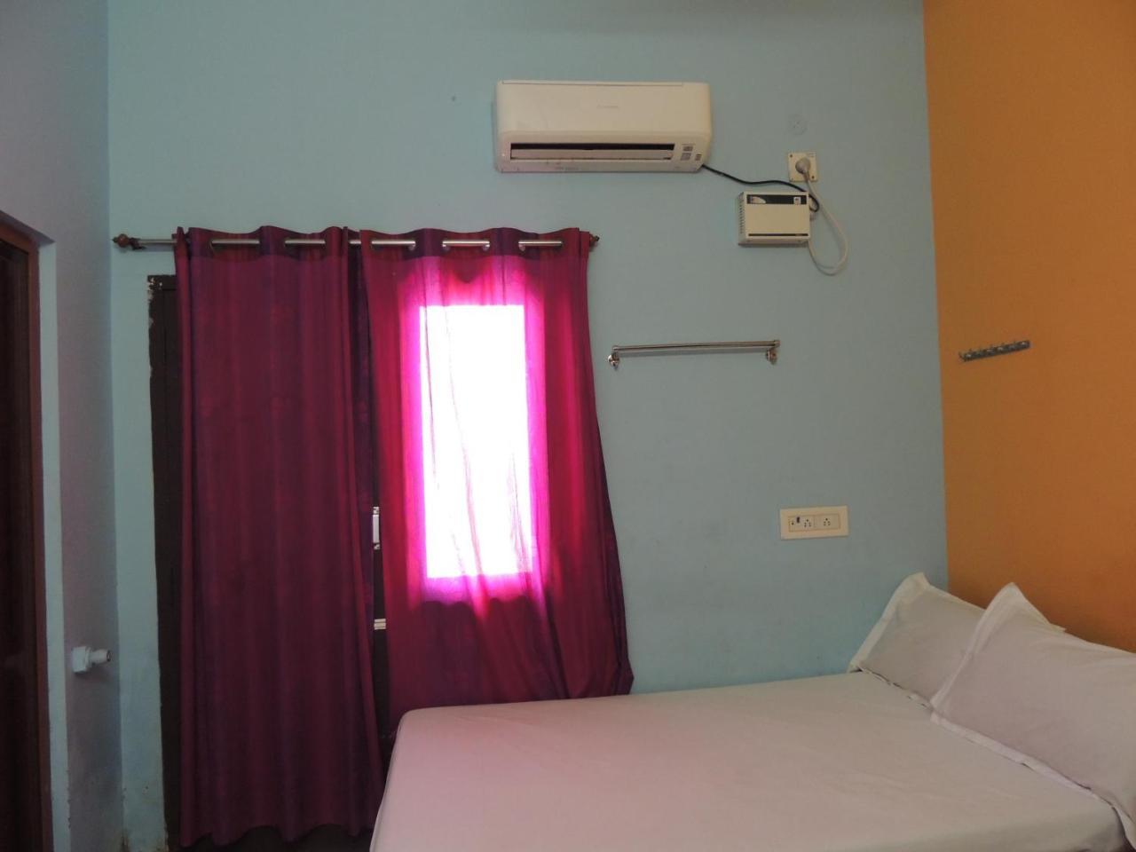 Radha Party Hall Канчипурам Екстериор снимка