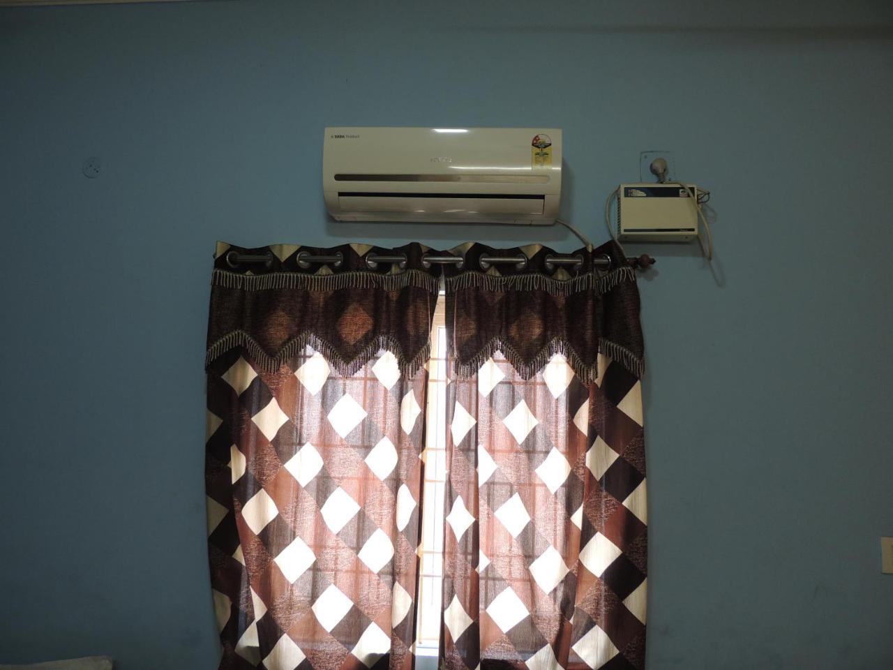 Radha Party Hall Канчипурам Екстериор снимка