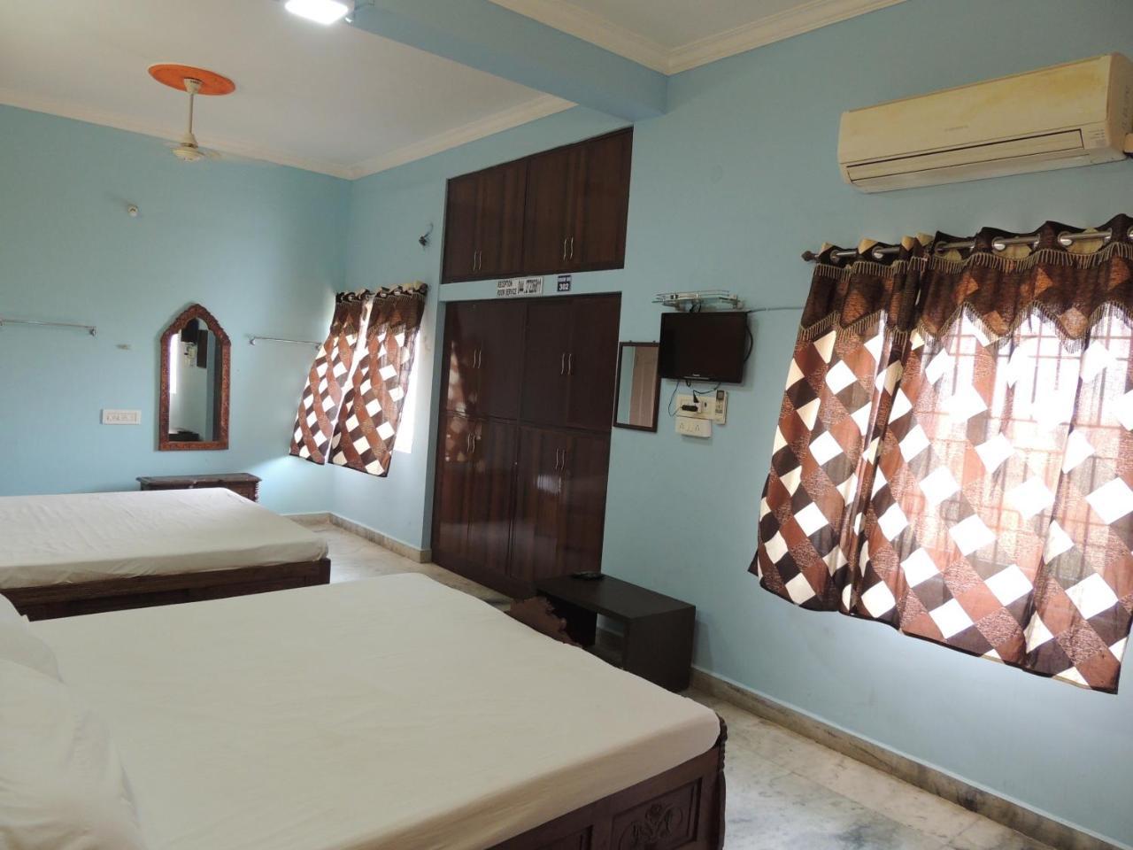 Radha Party Hall Канчипурам Екстериор снимка