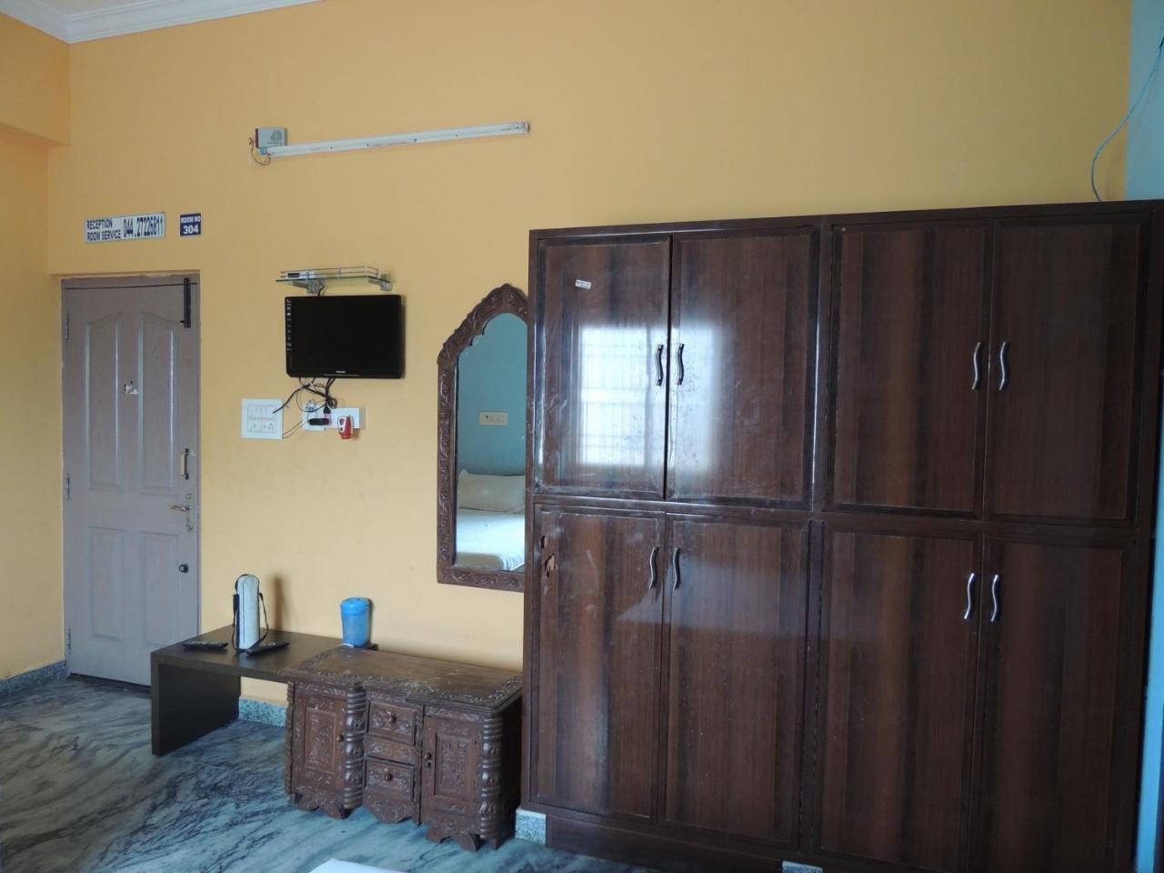 Radha Party Hall Канчипурам Екстериор снимка